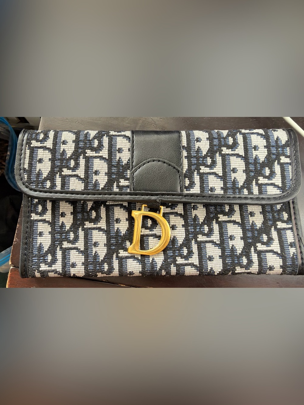Inspired Navy & Cream Jacquard wallet with Gold 'D' Logo